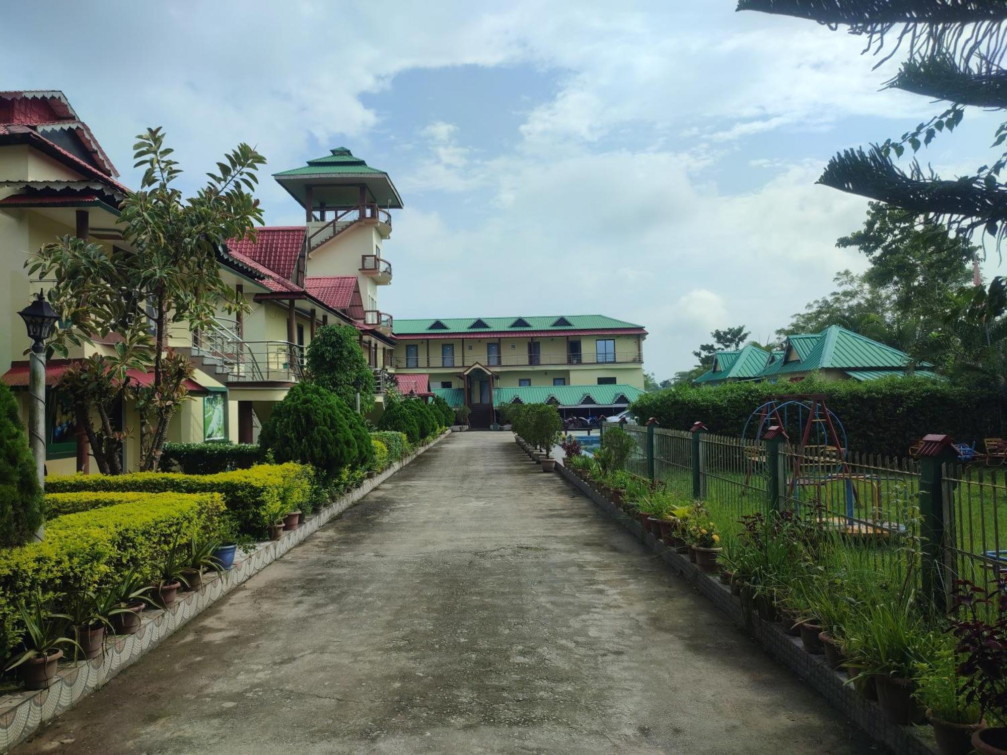 Maa Greenary View - A Holiday Resort Alipur Duar Екстериор снимка