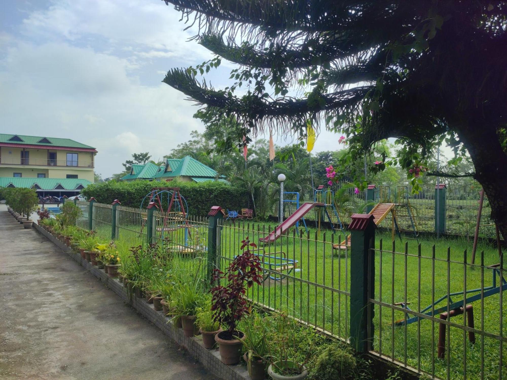 Maa Greenary View - A Holiday Resort Alipur Duar Екстериор снимка